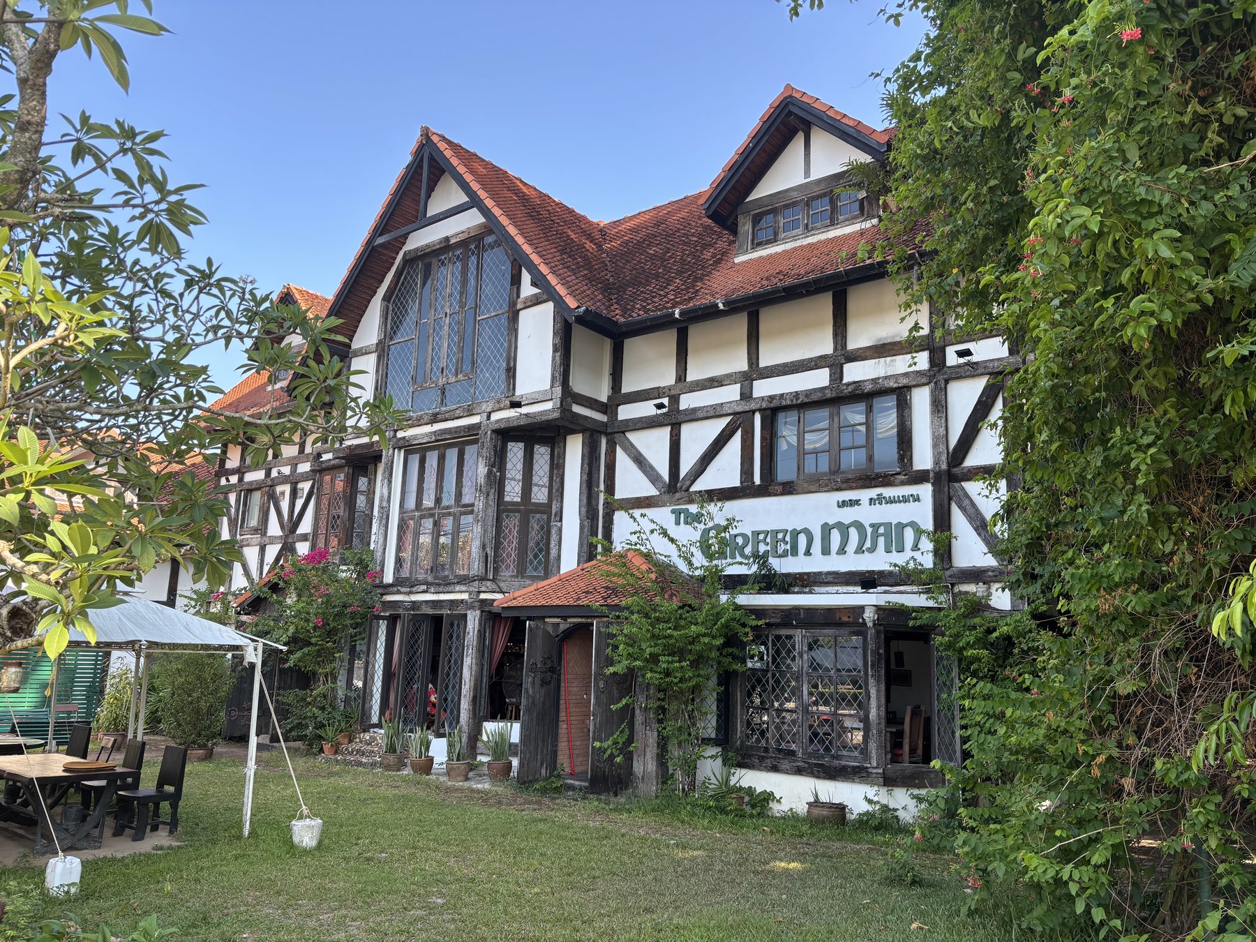 The Green Man Tudor coaching house, daytime exterior